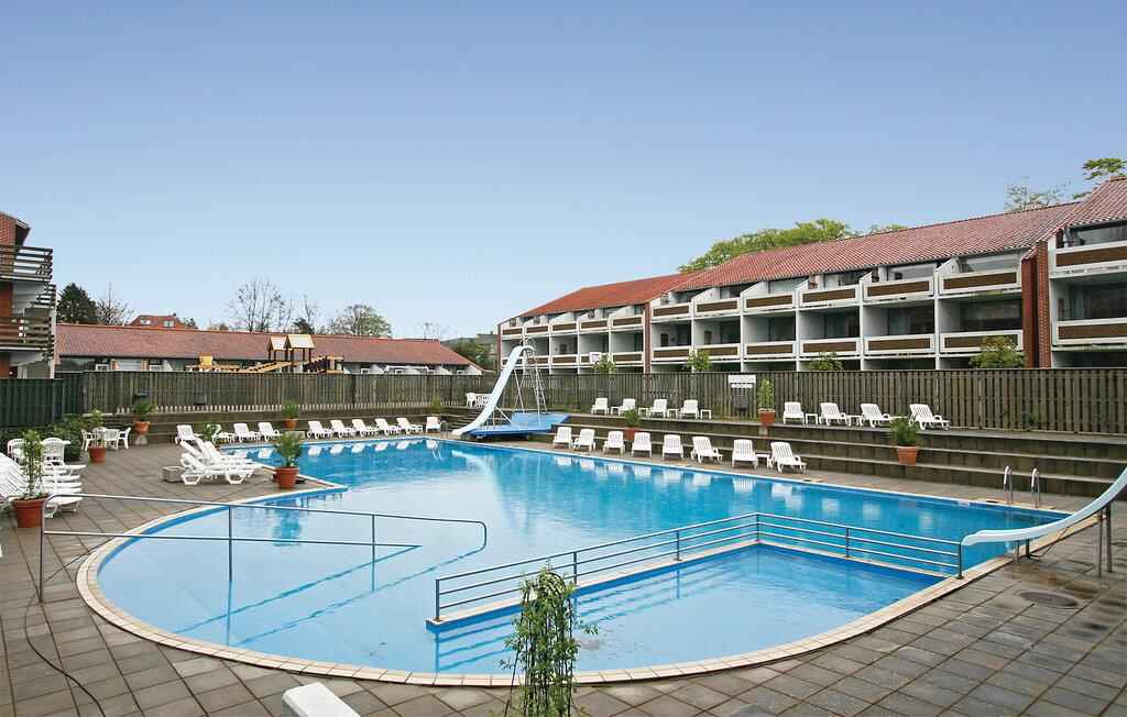 g52022_pool_01_Fill_1200_600.jpg