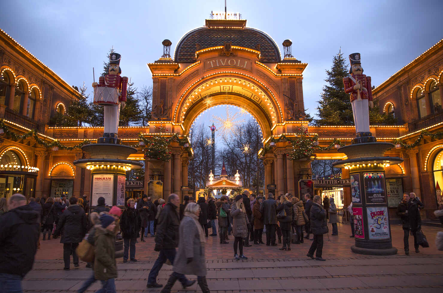 Tivoli_Kobenhavn_20121130_0564F_(8233474507).jpg