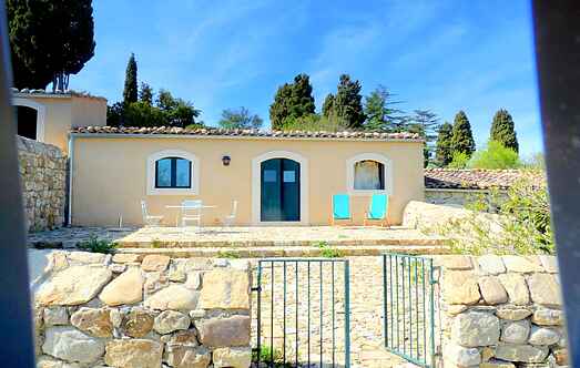 Cottage mh30574