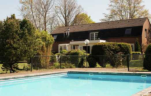 Manor house mh31677