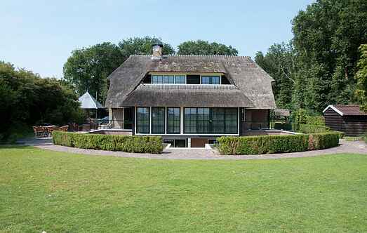 Manor house mh32289