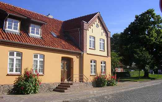 Manor house mh61162