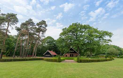 Manor house mh32020