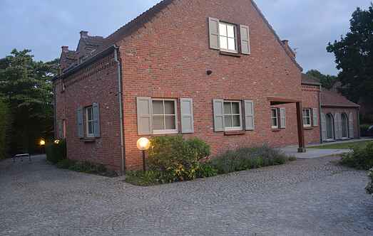 Manor house mh69756