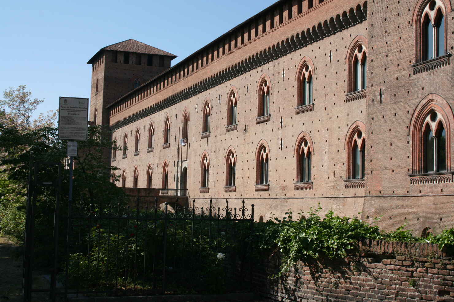 Pavia Slot