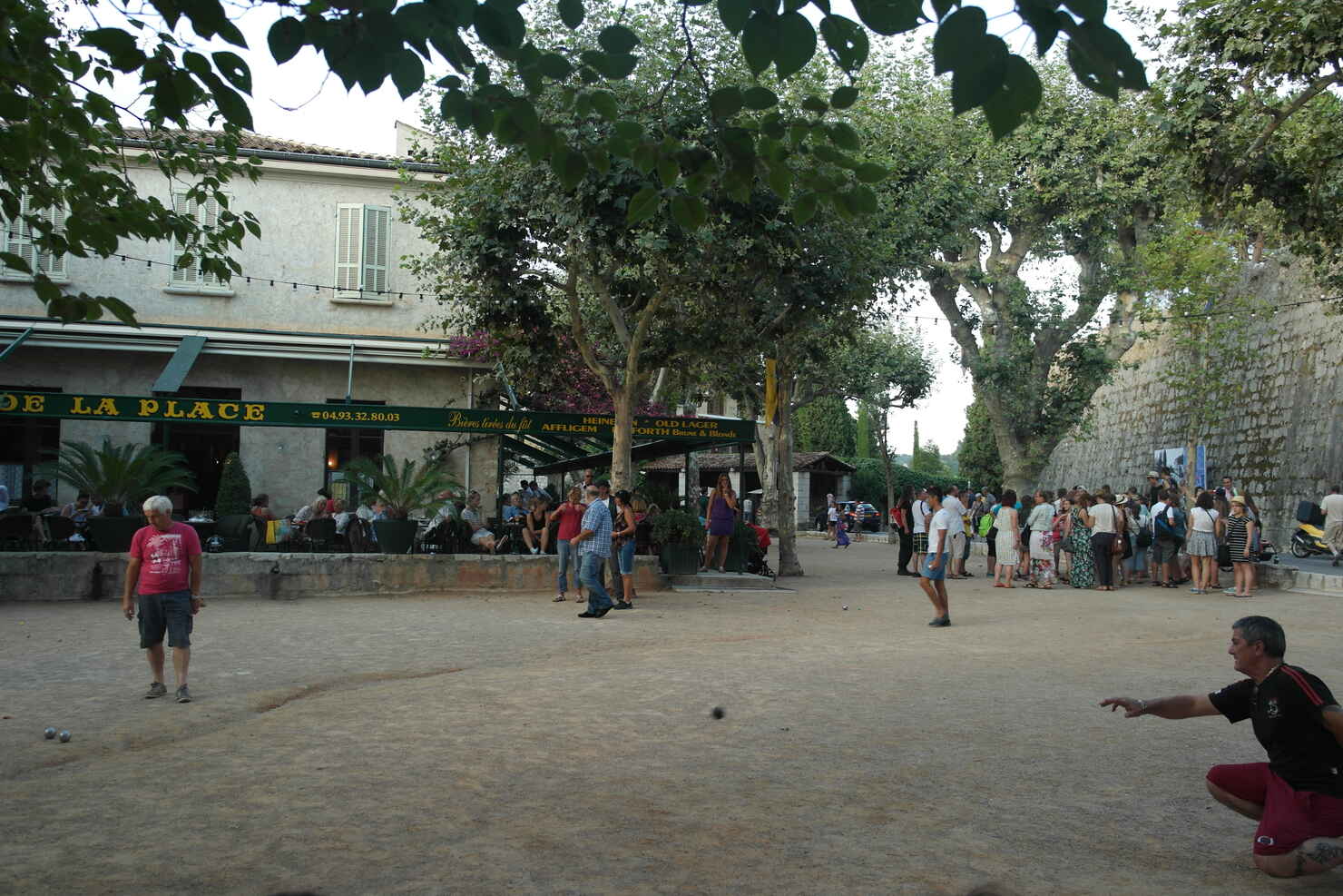 Boule foran Cafe de la Place, Saint Paul deVence, august 2014
